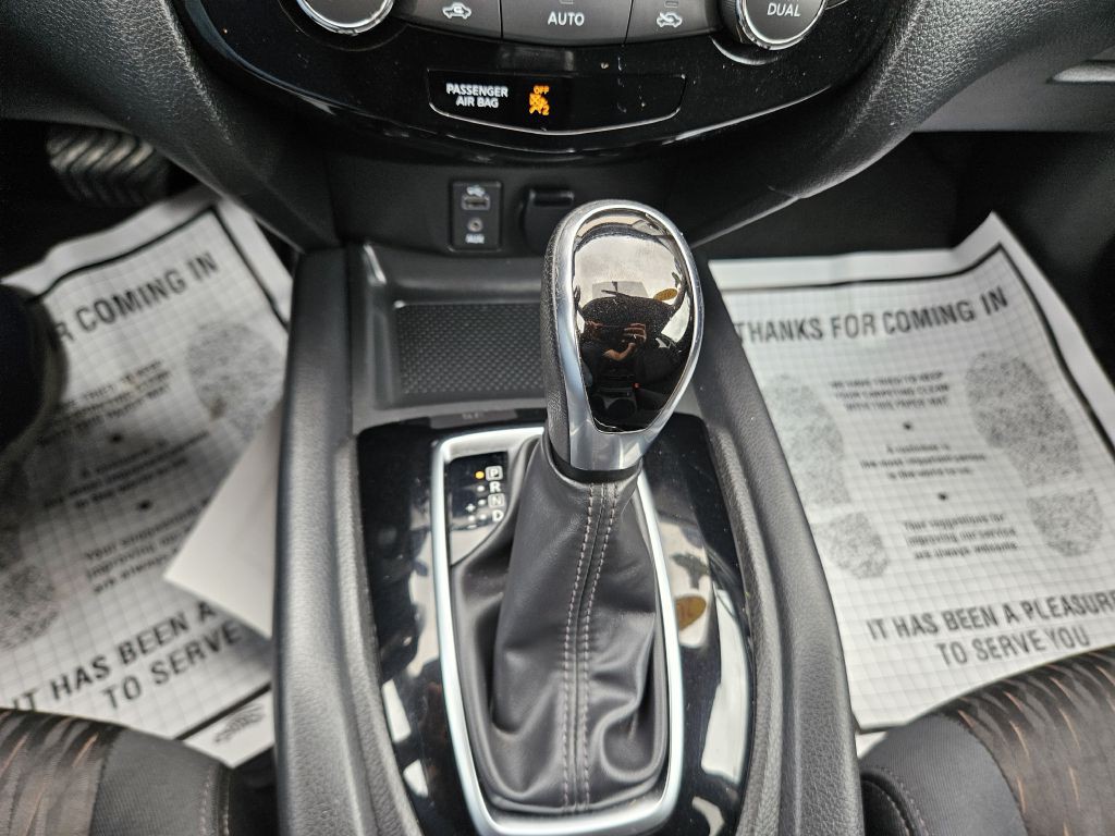 2017 Nissan Rogue Image 36