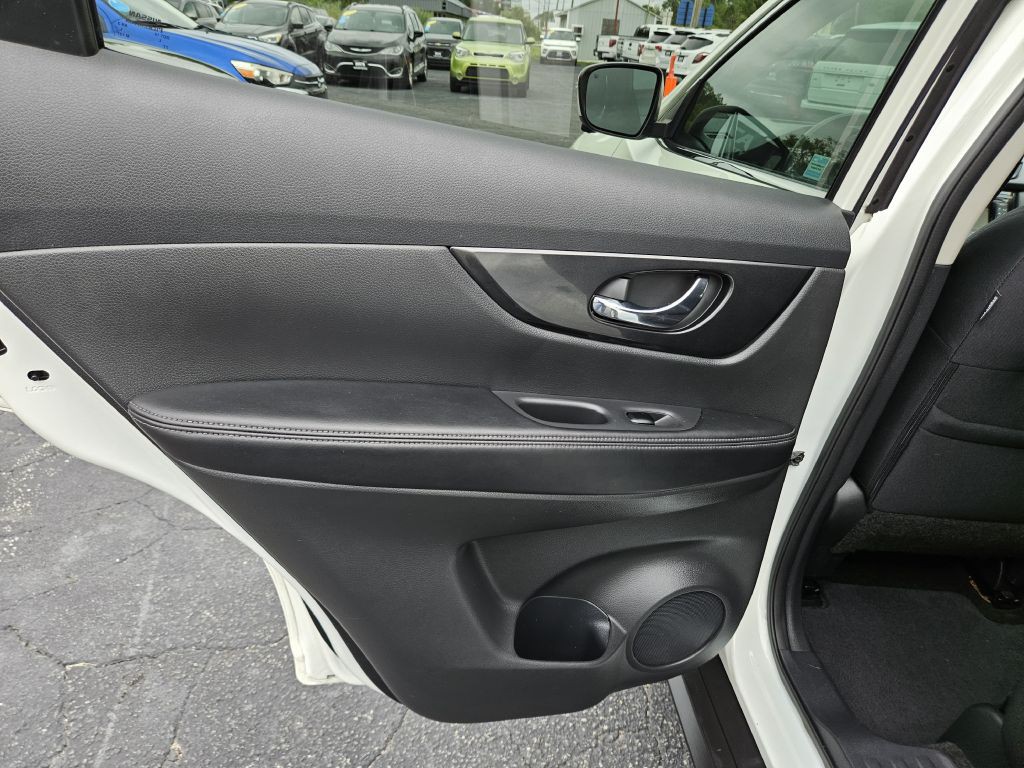 2017 Nissan Rogue Image 41