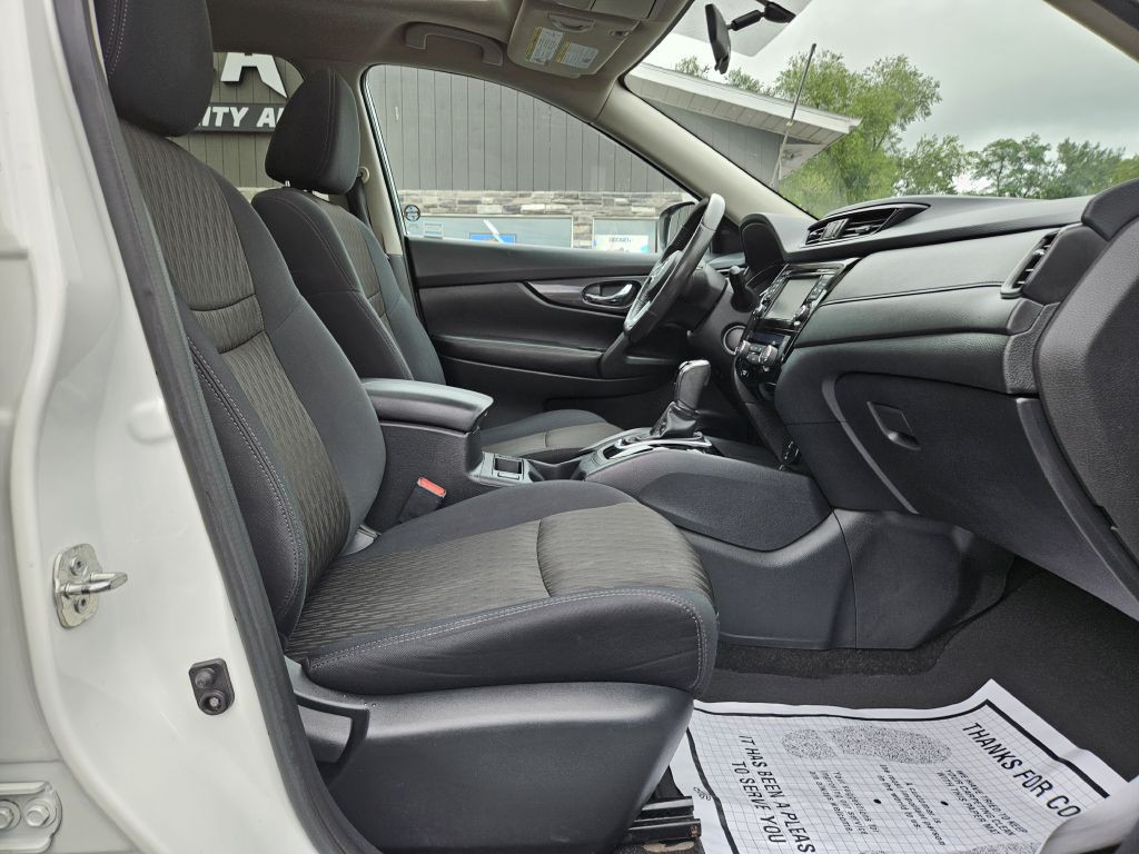 2017 Nissan Rogue Image 50