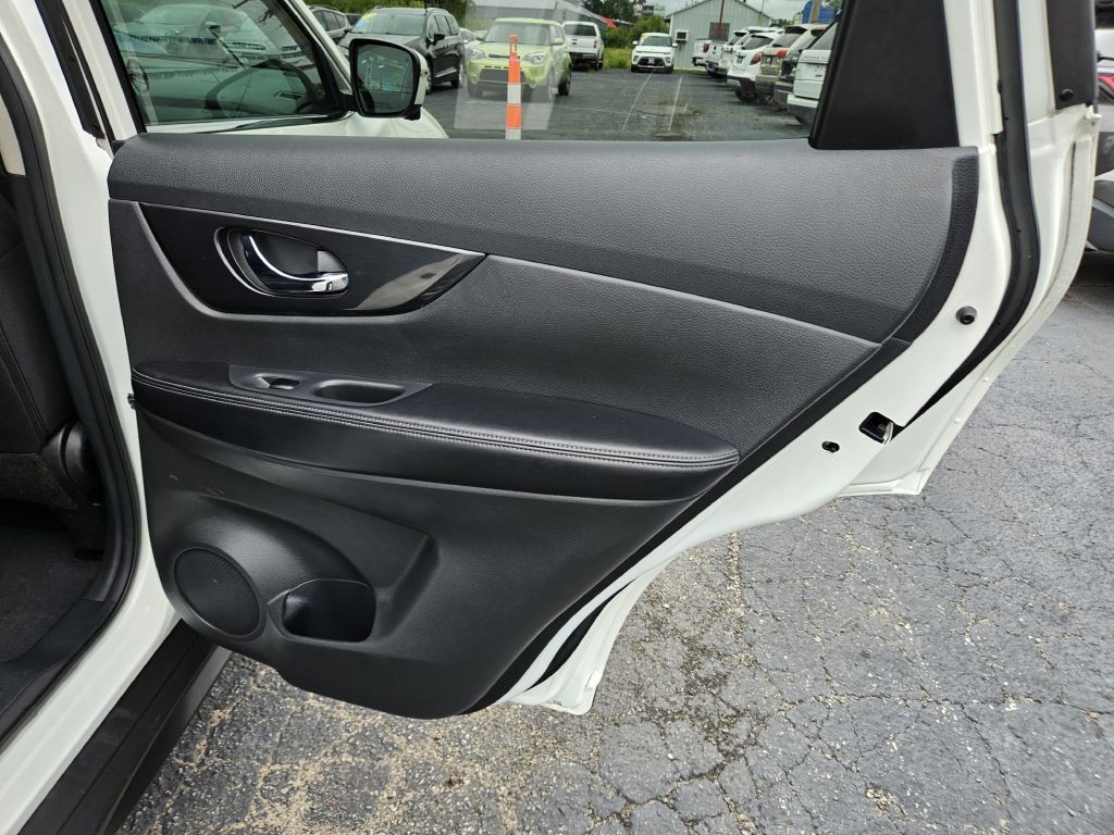 2017 Nissan Rogue Image 52