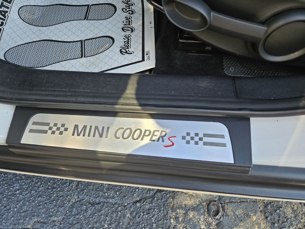 2016 MINI Cooper Image 25
