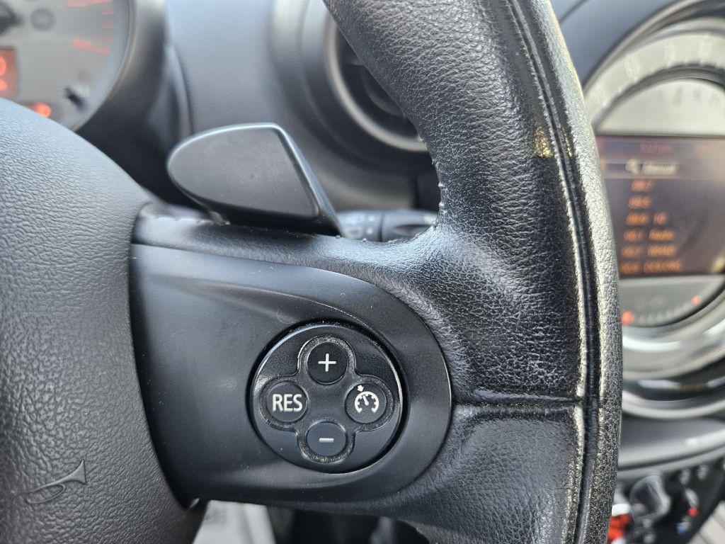 2016 MINI Cooper Image 32