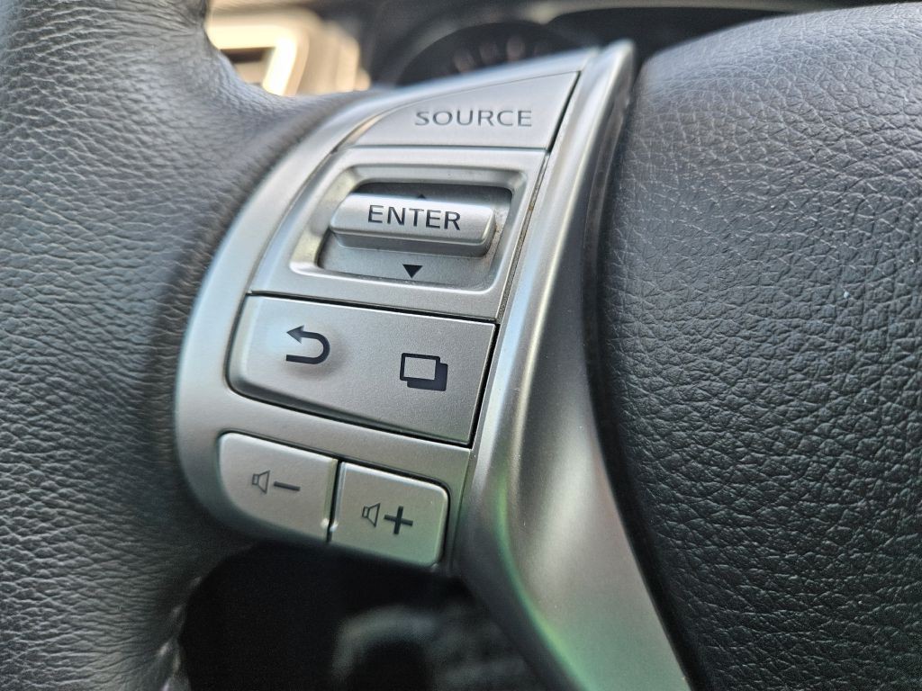 2015 Nissan Rogue Image 26