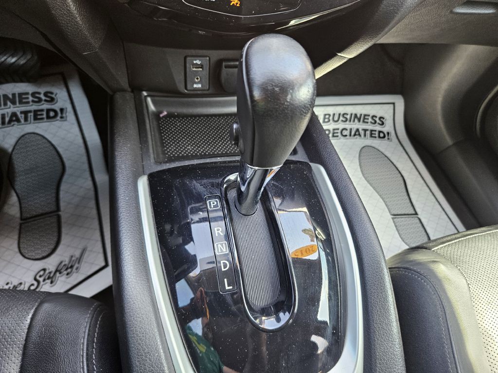 2015 Nissan Rogue Image 32