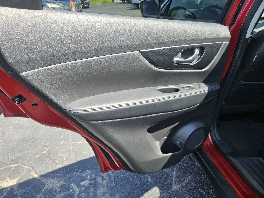2015 Nissan Rogue Image 37