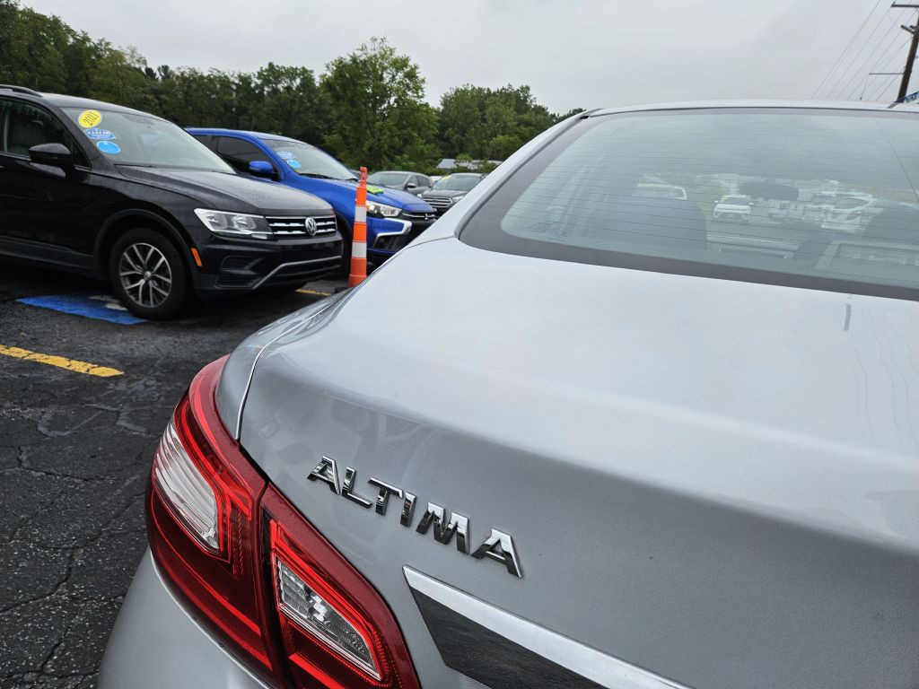 2016 Nissan Altima Image 9