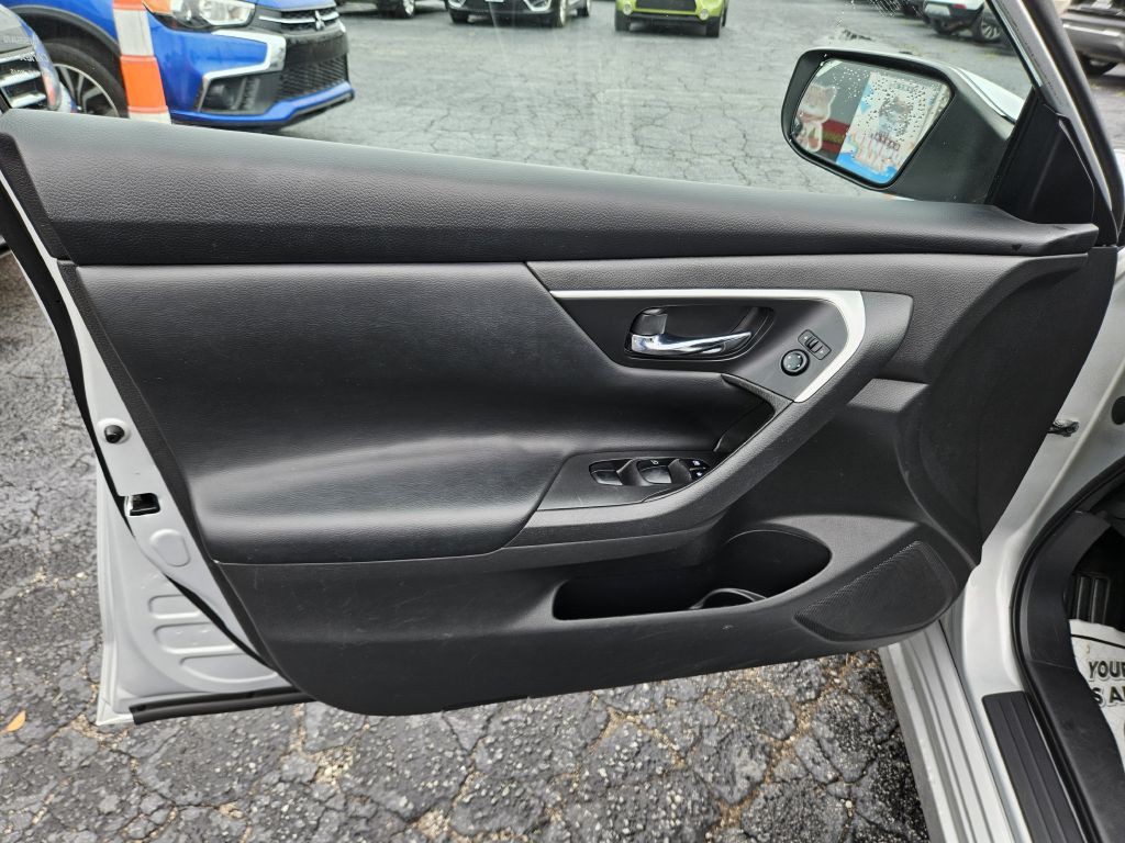 2016 Nissan Altima Image 19