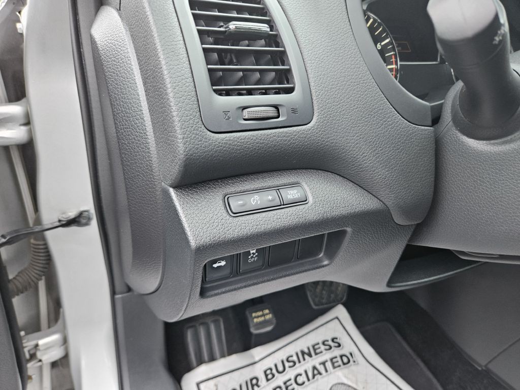 2016 Nissan Altima Image 24