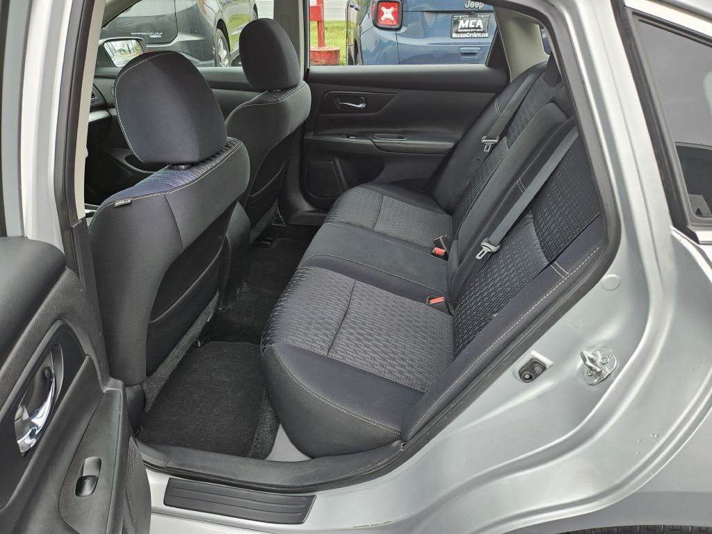 2016 Nissan Altima Image 33