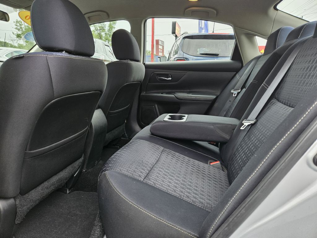2016 Nissan Altima Image 34