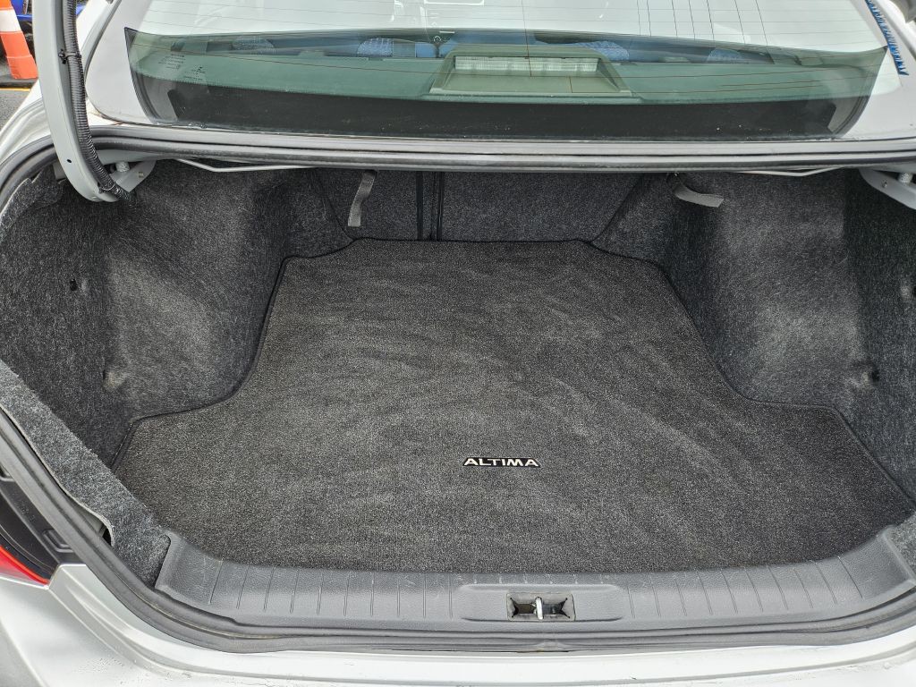 2016 Nissan Altima Image 35