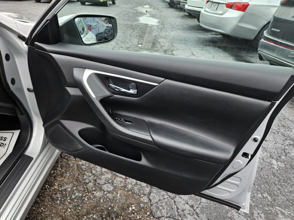 2016 Nissan Altima Image 36