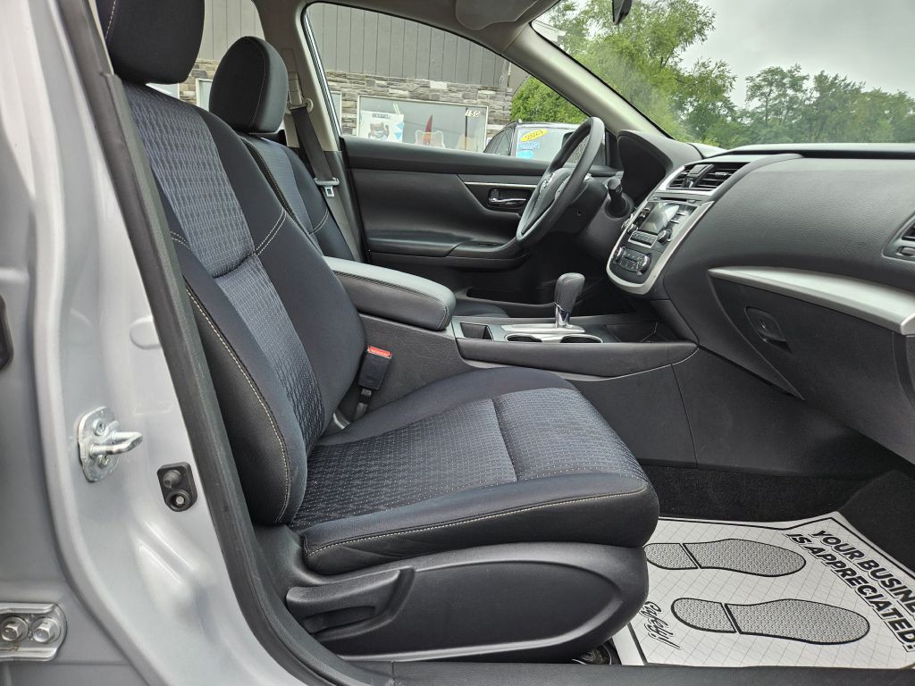 2016 Nissan Altima Image 38