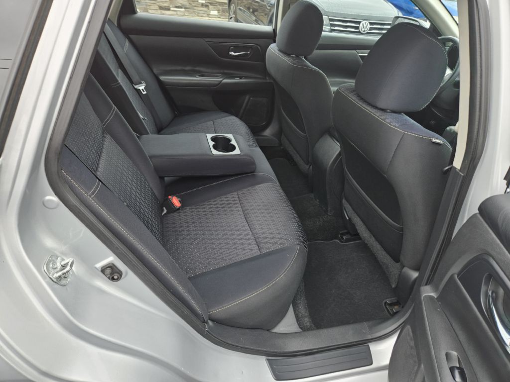 2016 Nissan Altima Image 41