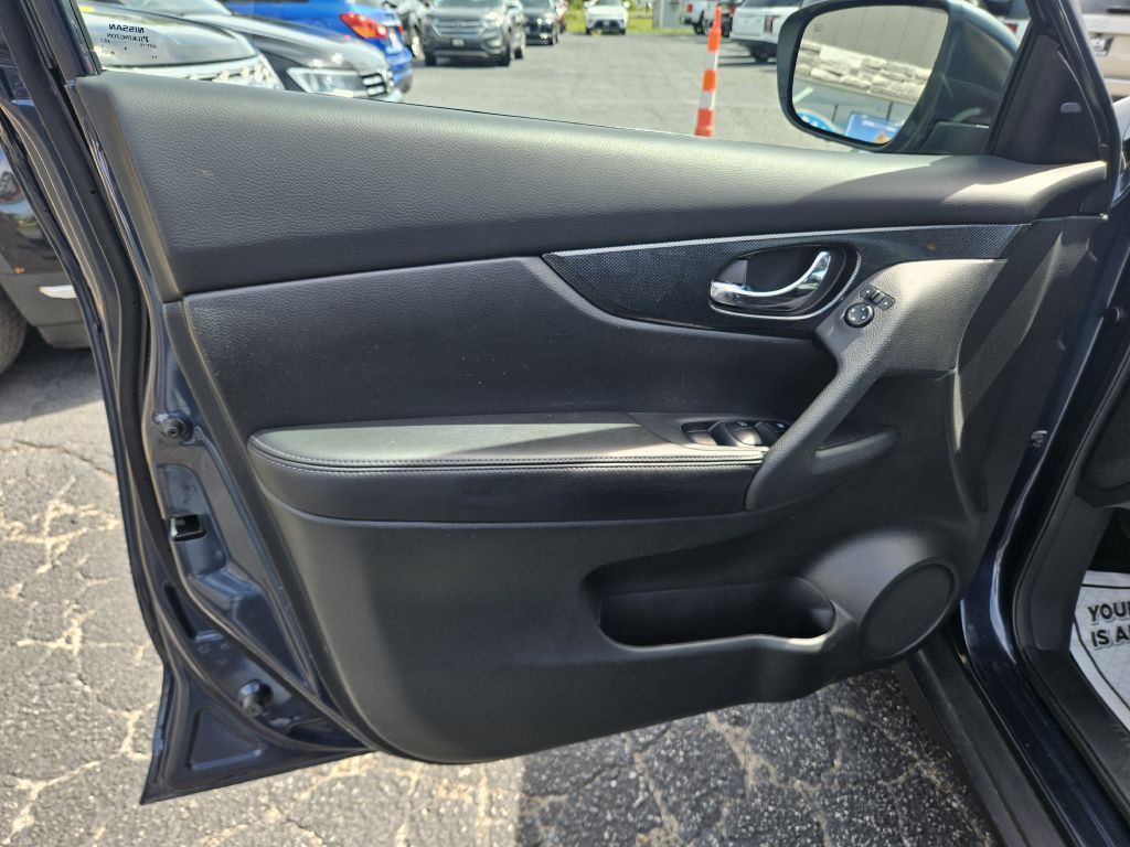 2016 Nissan Rogue Image 21