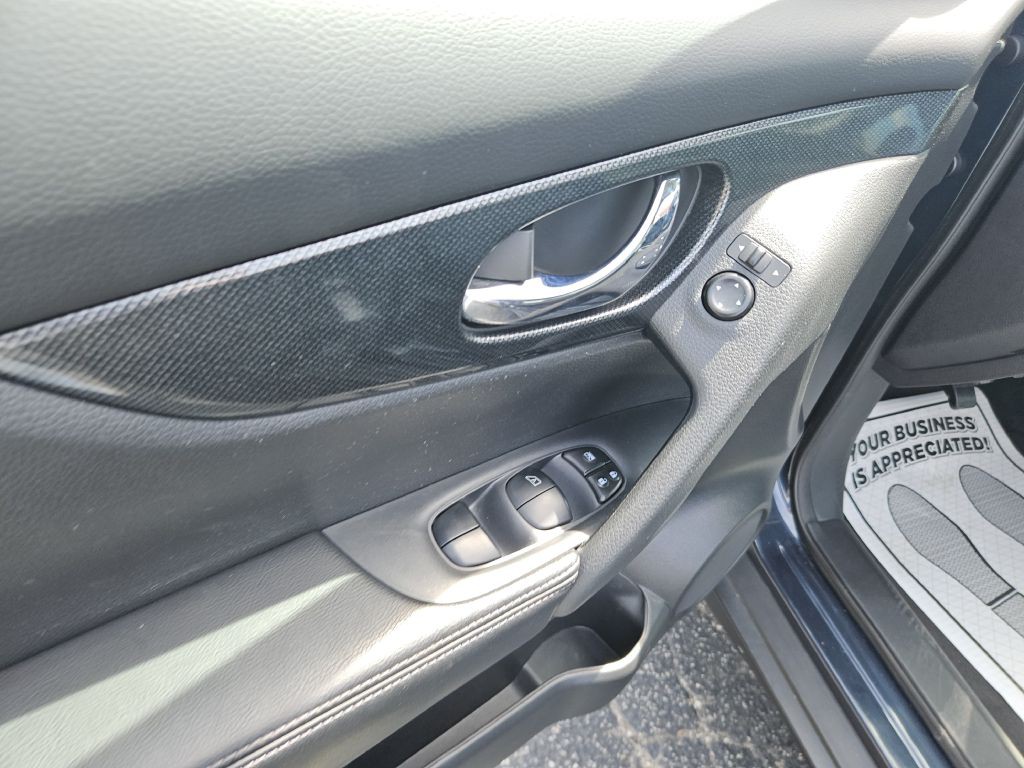 2016 Nissan Rogue Image 22