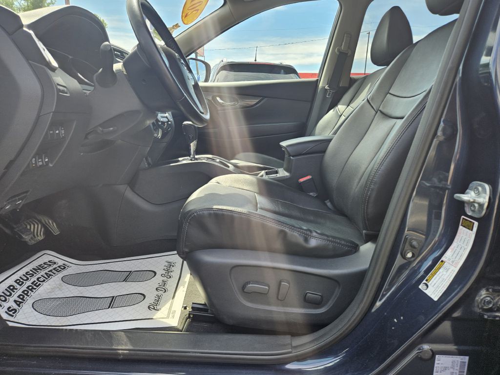 2016 Nissan Rogue Image 25
