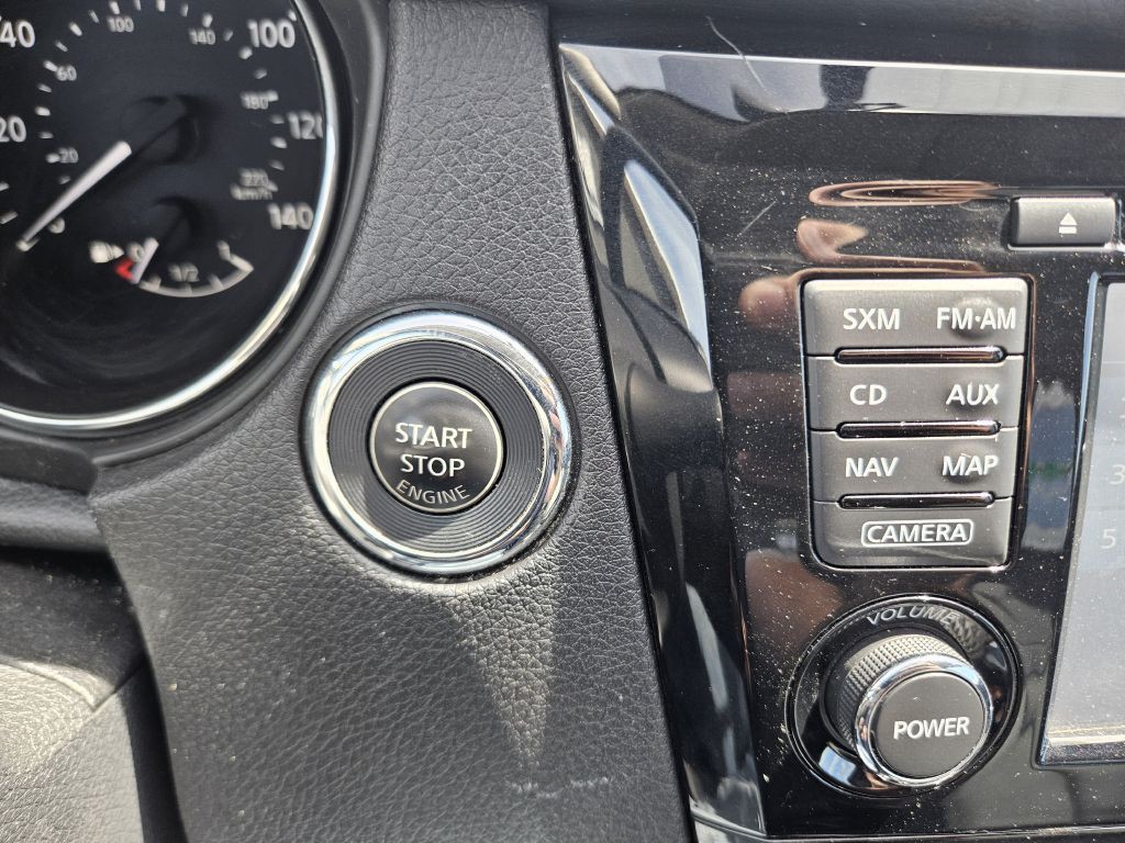 2016 Nissan Rogue Image 32
