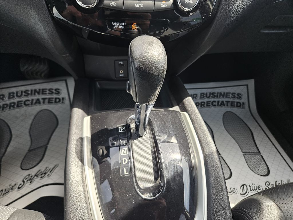 2016 Nissan Rogue Image 36