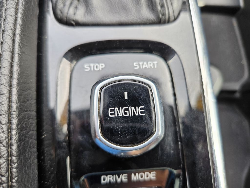 2016 Volvo XC90 Image 32