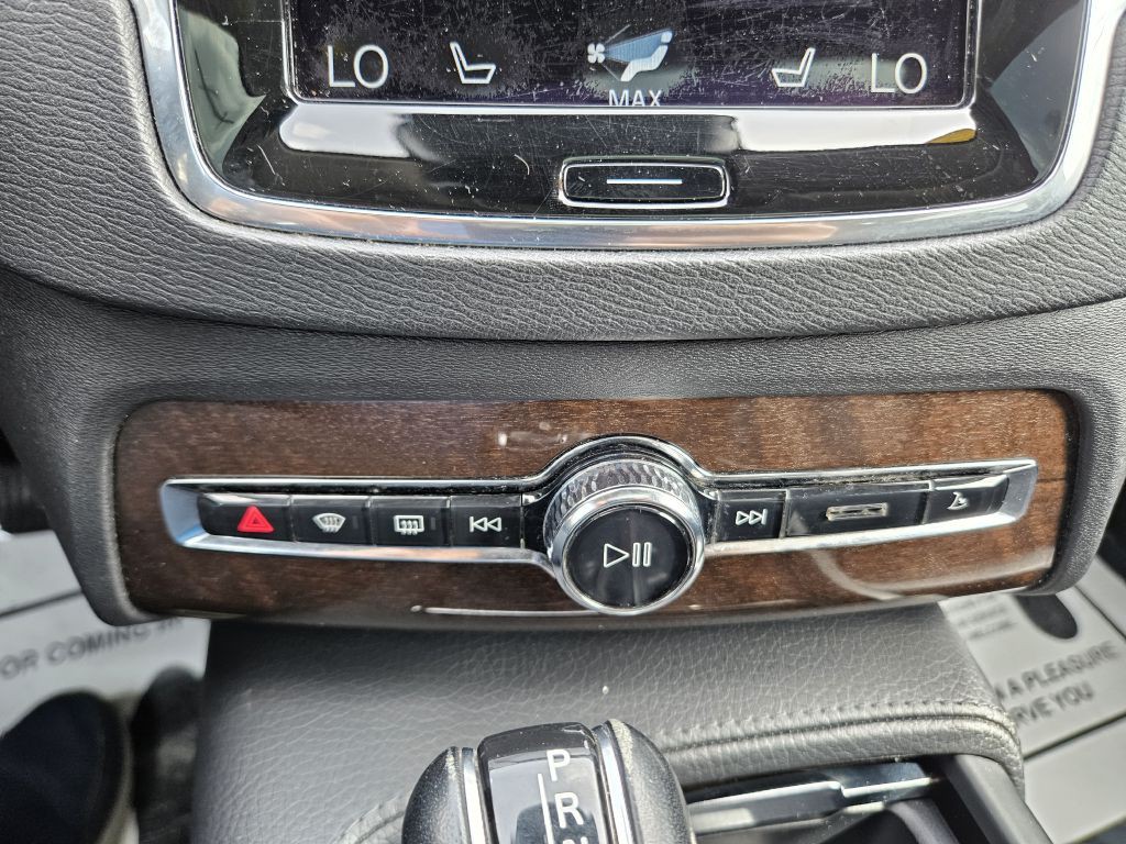 2016 Volvo XC90 Image 34