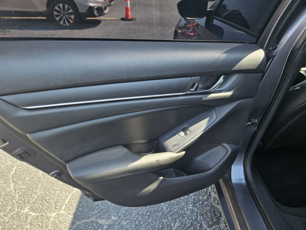 2019 Honda Accord Image 39