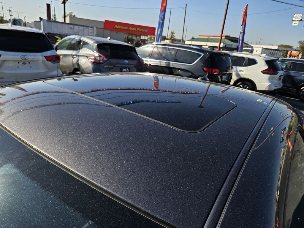 2015 Dodge Challenger Image 16