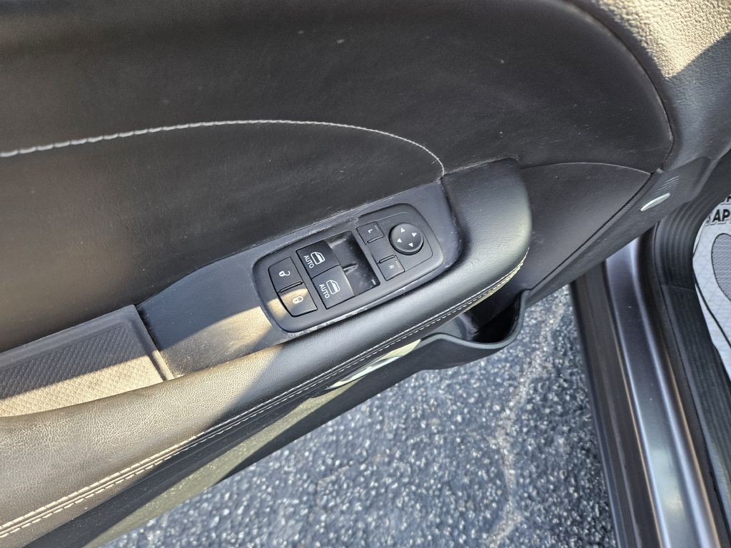 2015 Dodge Challenger Image 18