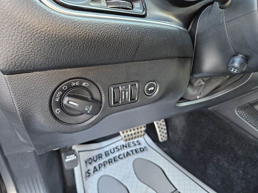 2015 Dodge Challenger Image 23