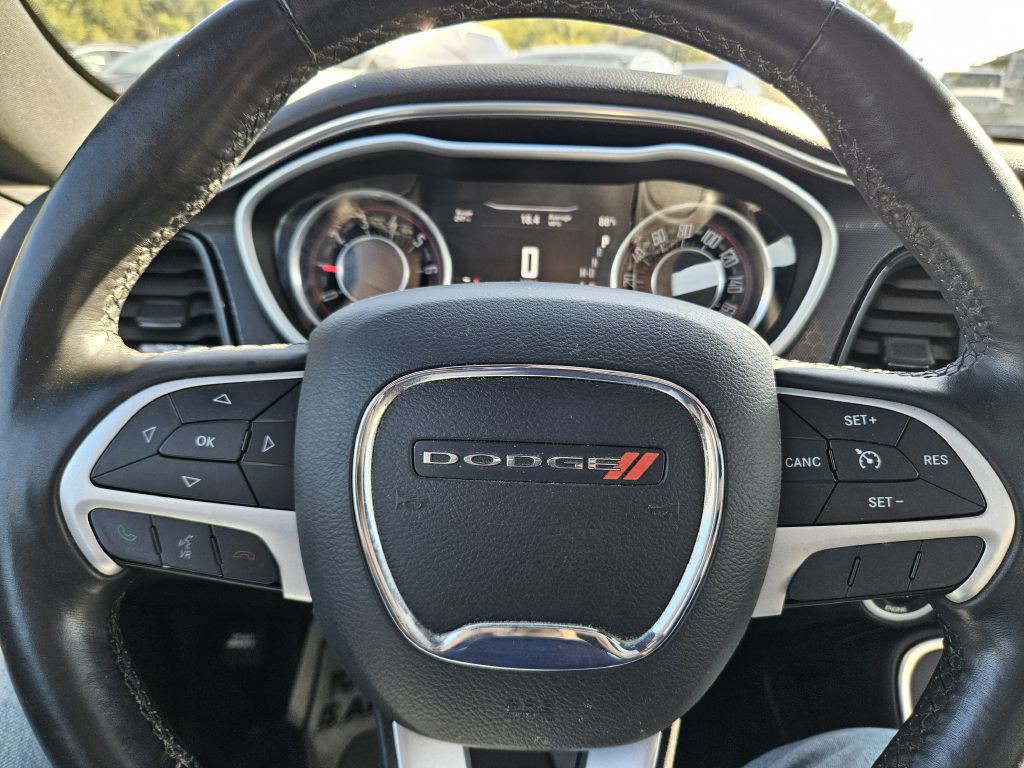 2015 Dodge Challenger Image 26