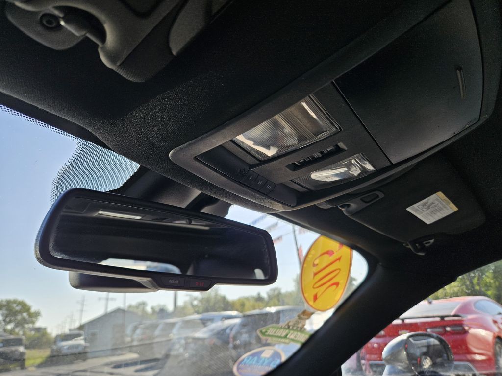 2015 Dodge Challenger Image 34