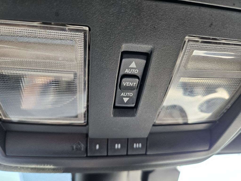 2015 Dodge Challenger Image 35