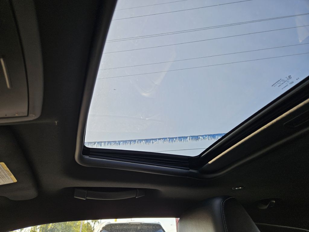 2015 Dodge Challenger Image 36