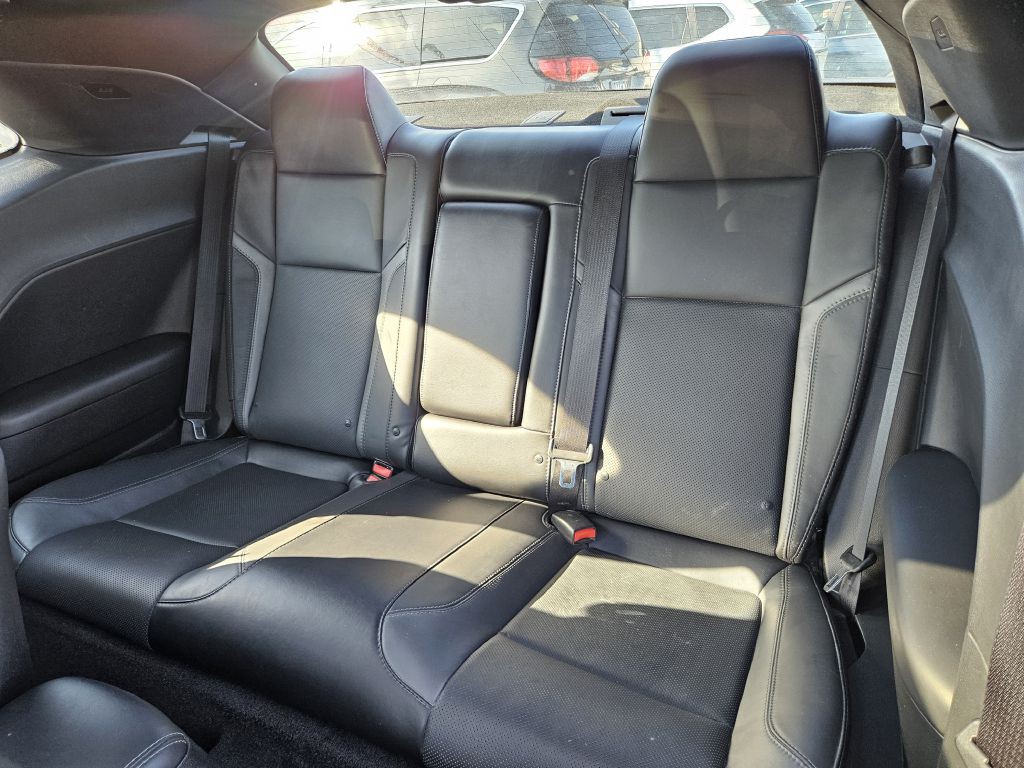 2015 Dodge Challenger Image 38