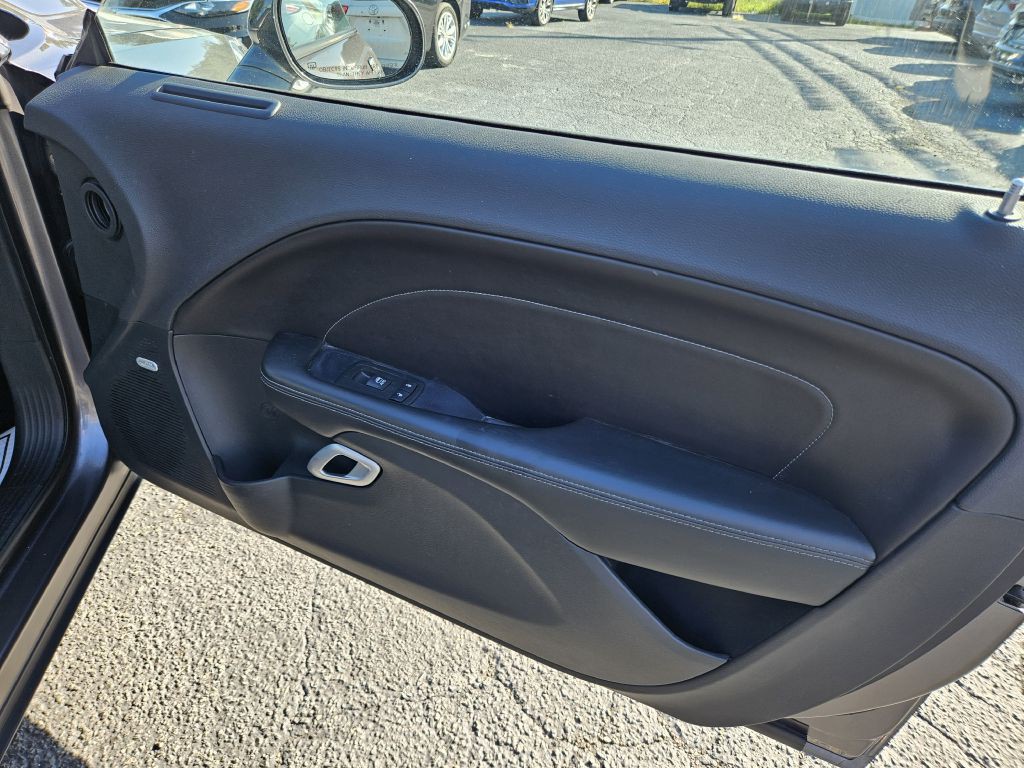 2015 Dodge Challenger Image 40