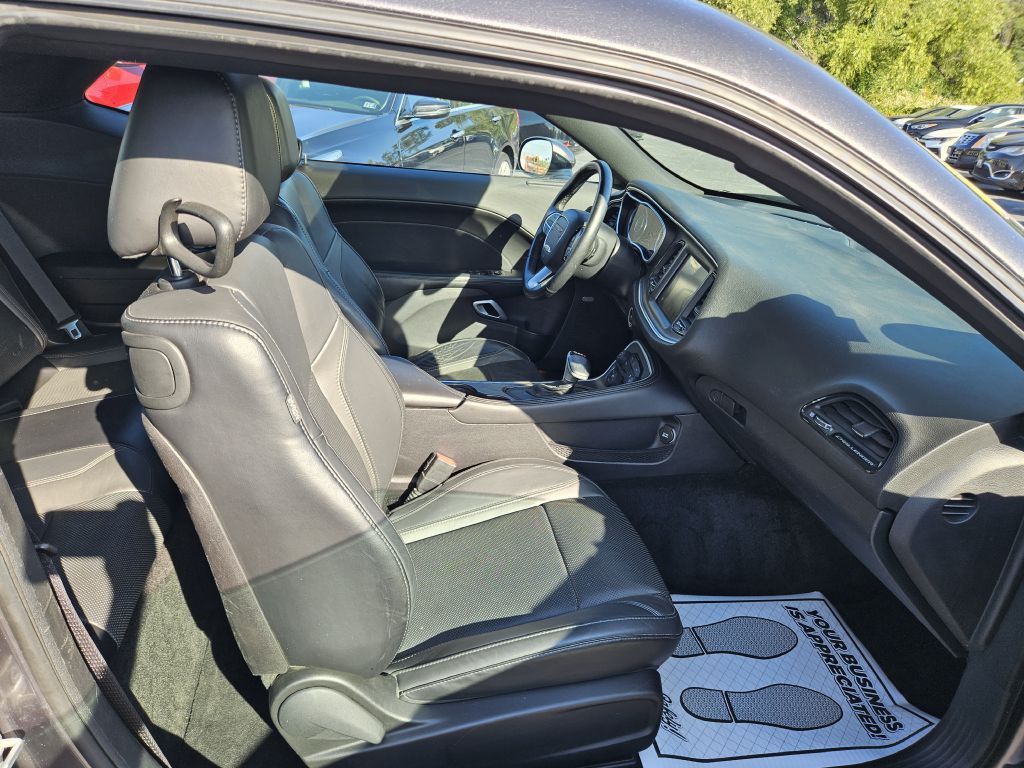 2015 Dodge Challenger Image 41