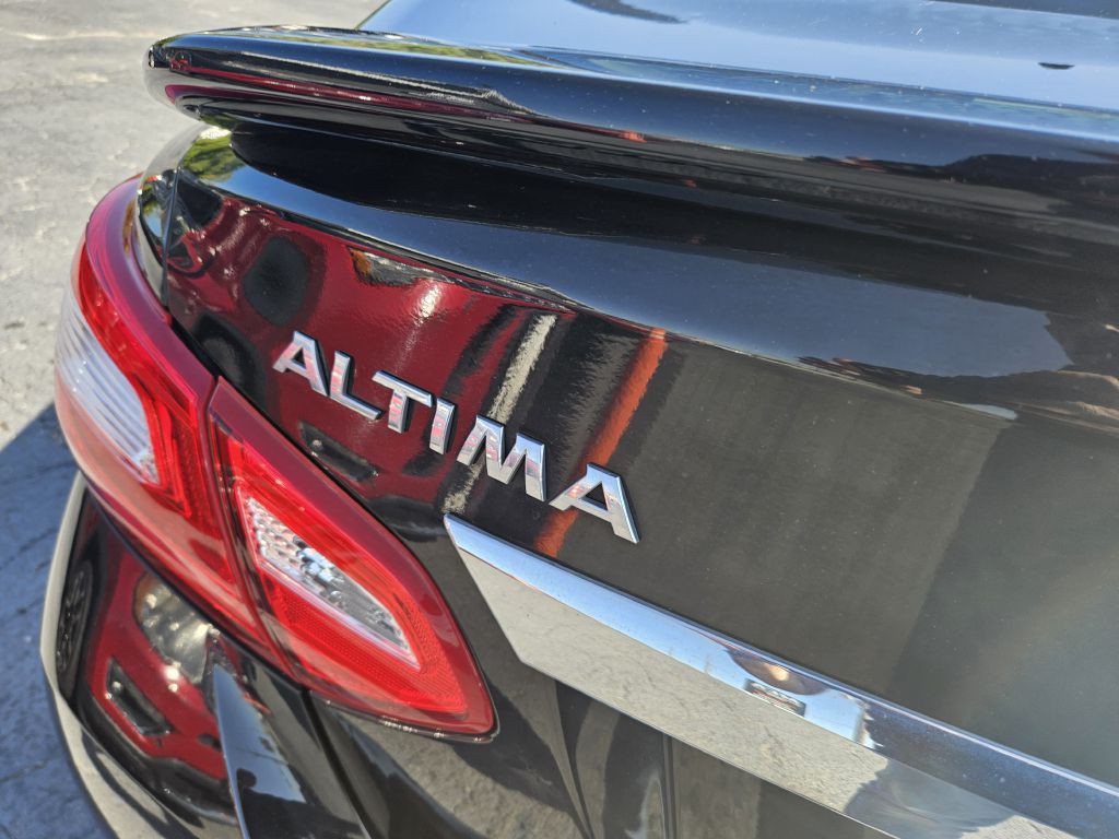 2016 Nissan Altima Image 9