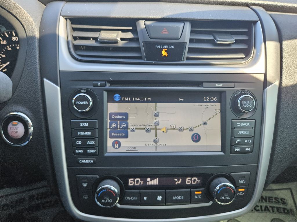 2016 Nissan Altima Image 32