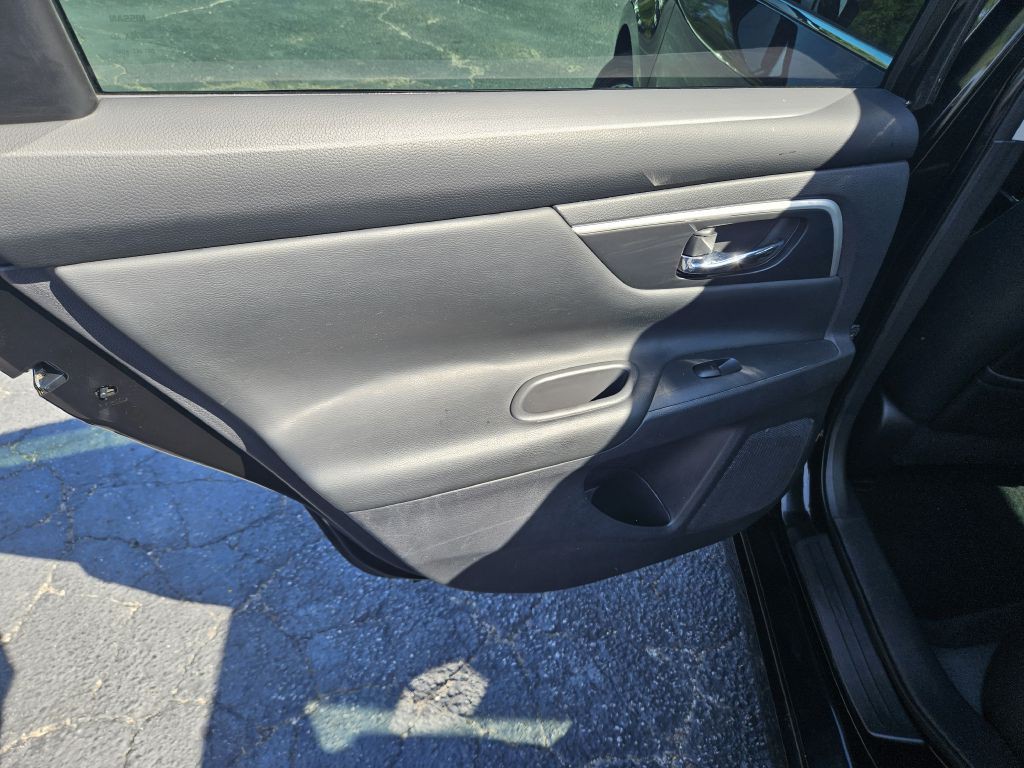 2016 Nissan Altima Image 39