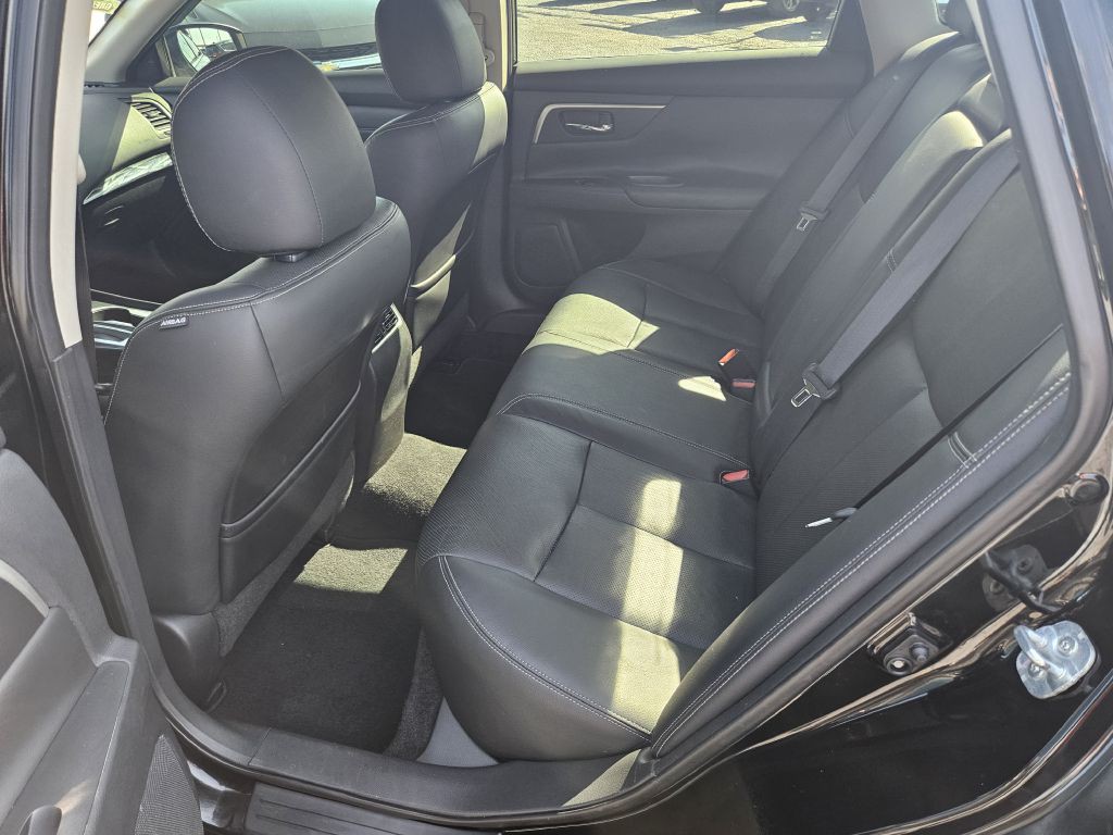 2016 Nissan Altima Image 40