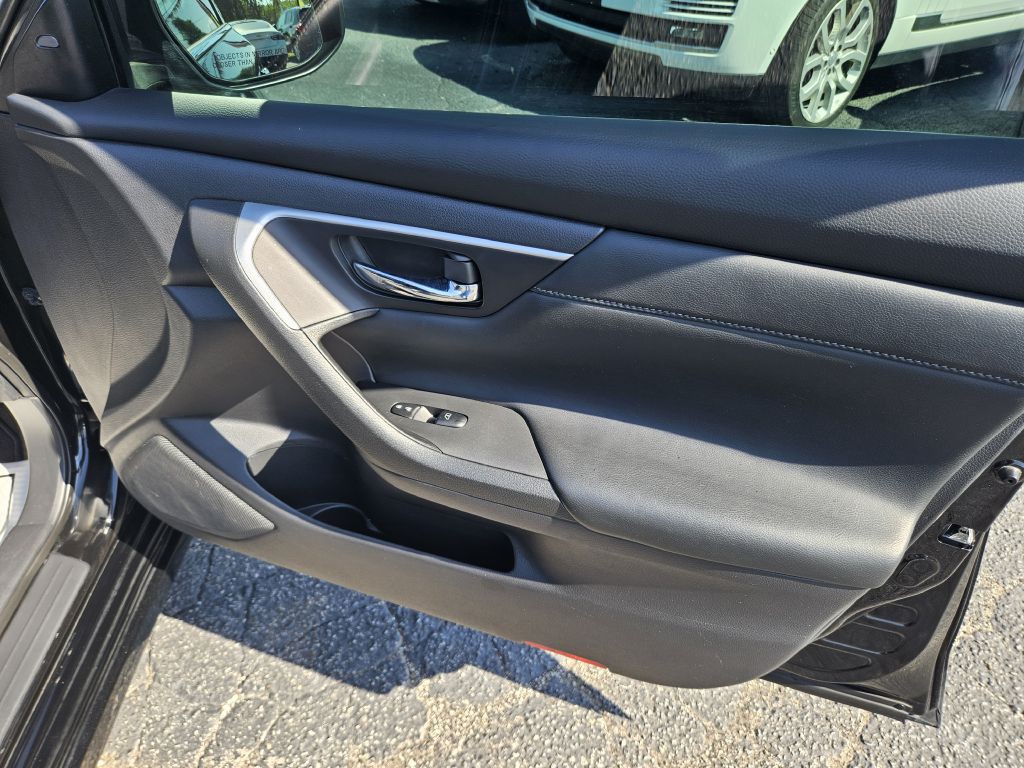 2016 Nissan Altima Image 43