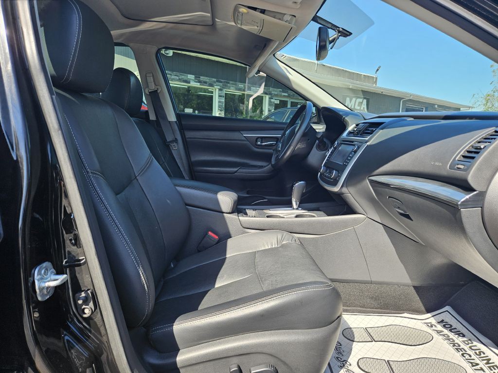 2016 Nissan Altima Image 46