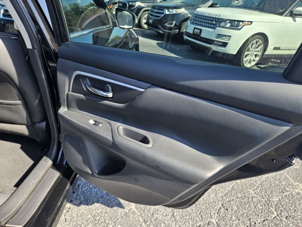 2016 Nissan Altima Image 48