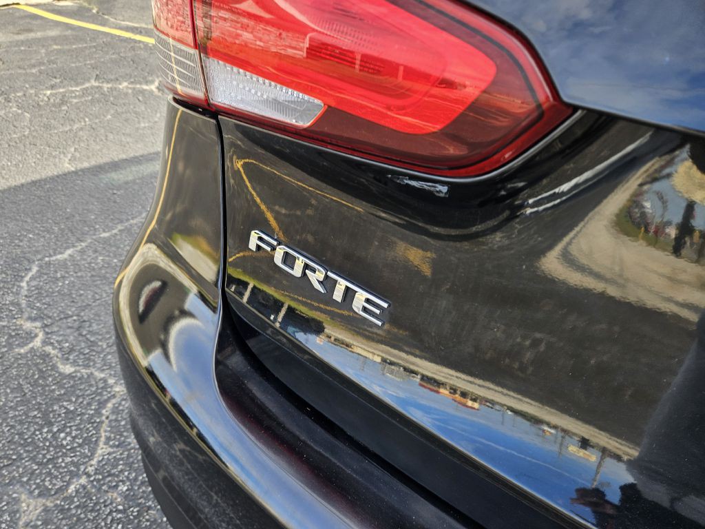 2017 Kia Forte Image 9