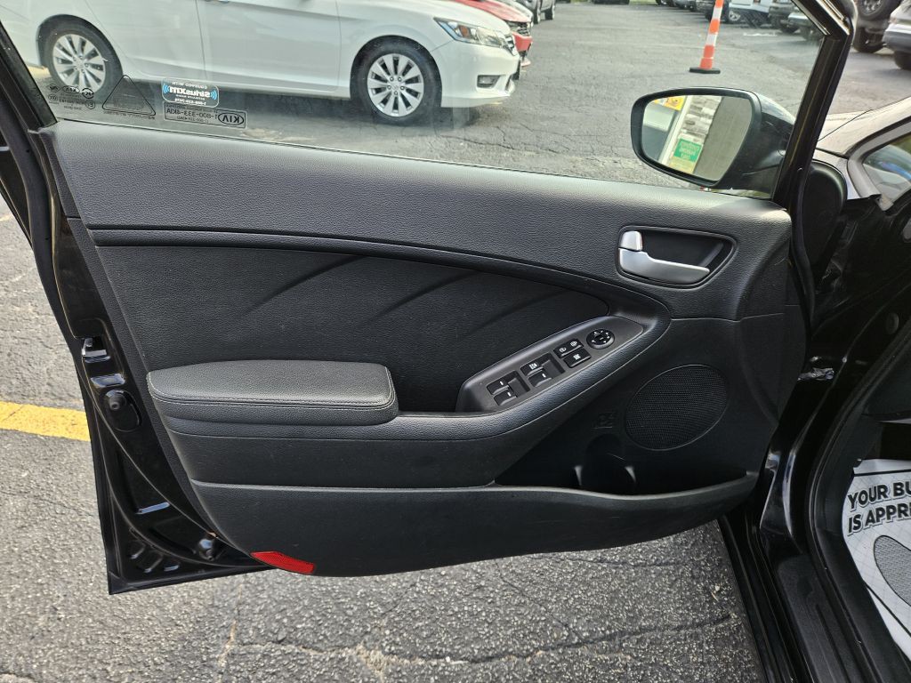 2017 Kia Forte Image 18