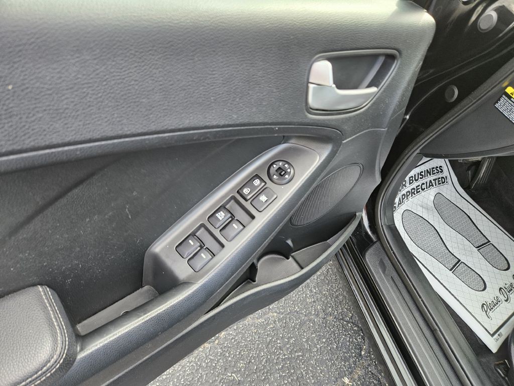 2017 Kia Forte Image 19