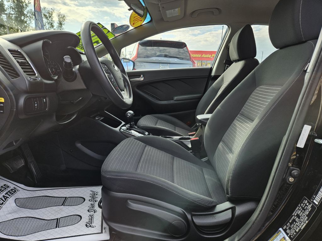 2017 Kia Forte Image 22