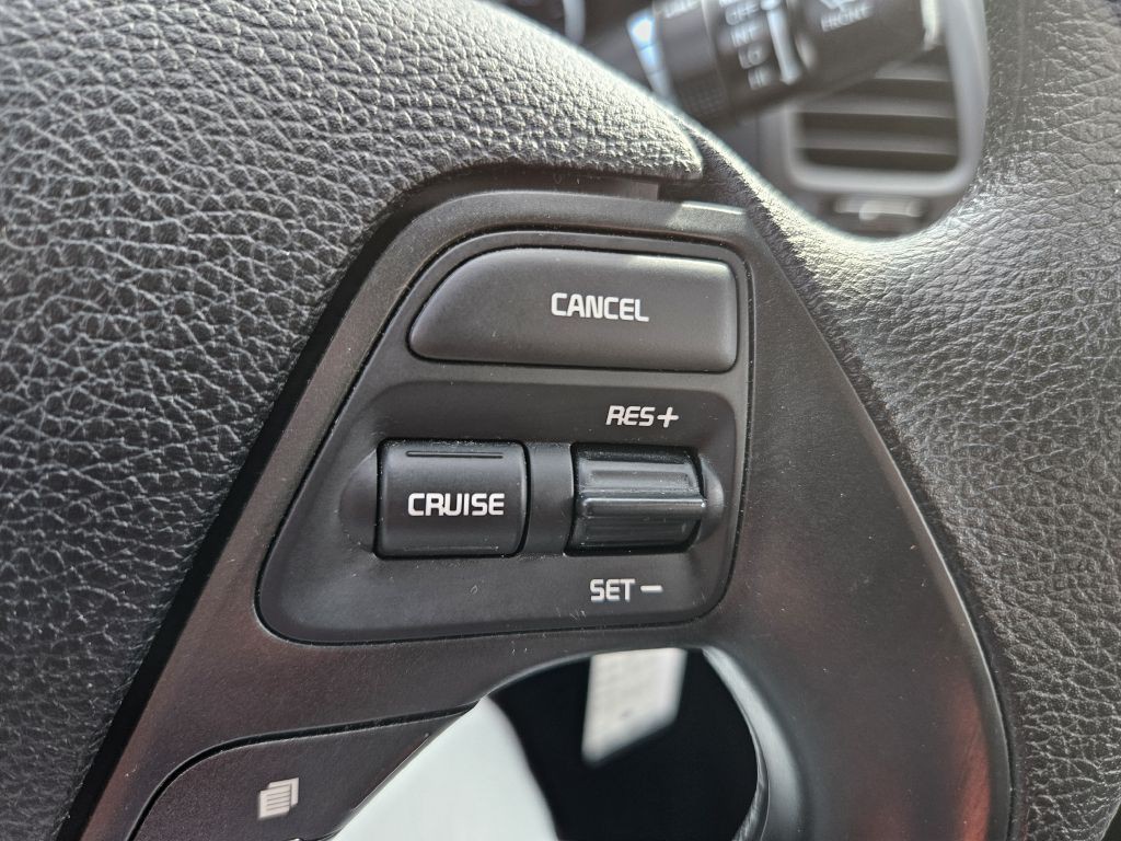 2017 Kia Forte Image 28