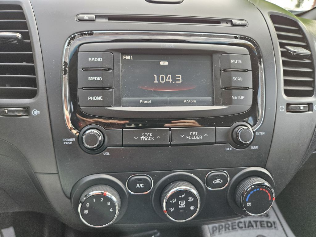 2017 Kia Forte Image 30
