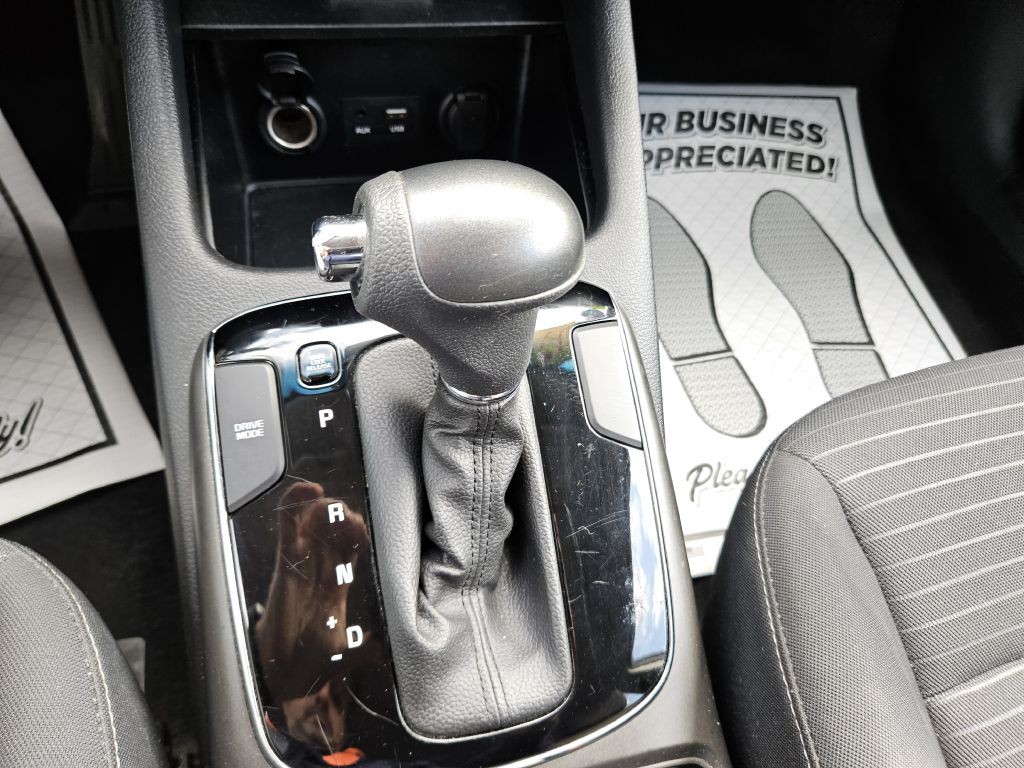 2017 Kia Forte Image 32